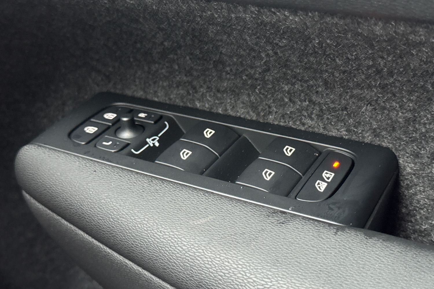 Used Volvo XC40 2025 for sale - 77151418: Photo 36