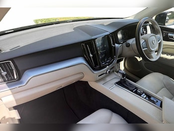 Used Volvo XC60 2018 for sale - 79021102: Photo