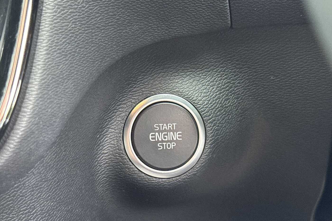 Used Volvo XC40 2023 for sale - 77115984: Photo 32