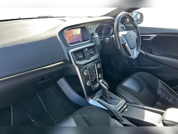 Used Volvo V40 2018 for sale - 77890028: Photo