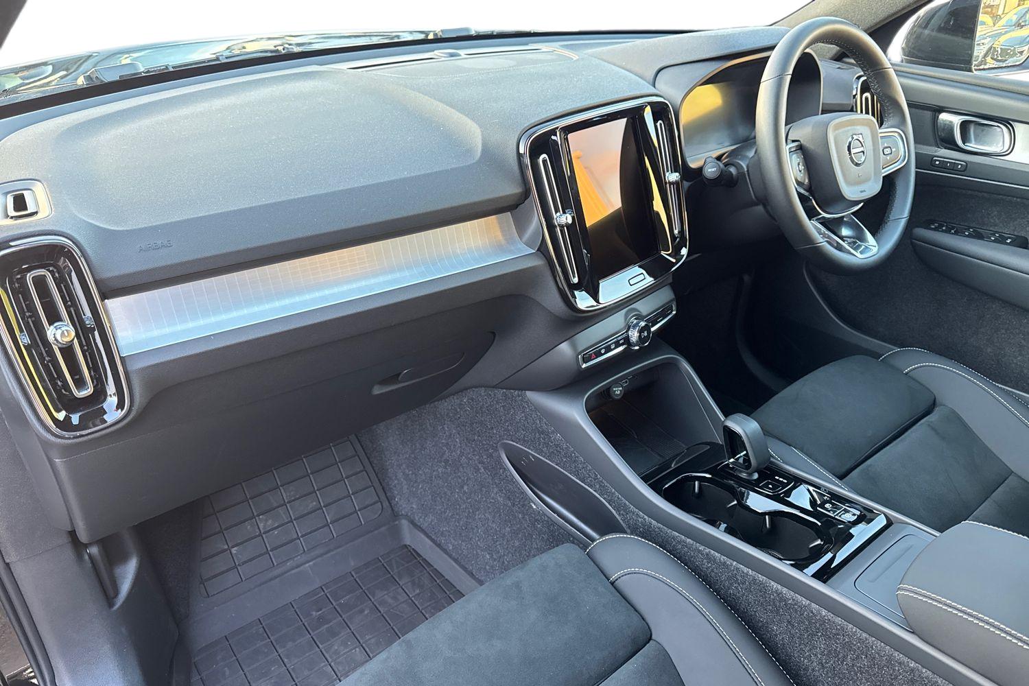 Used Volvo XC40 2025 for sale - 76614973: Photo 2