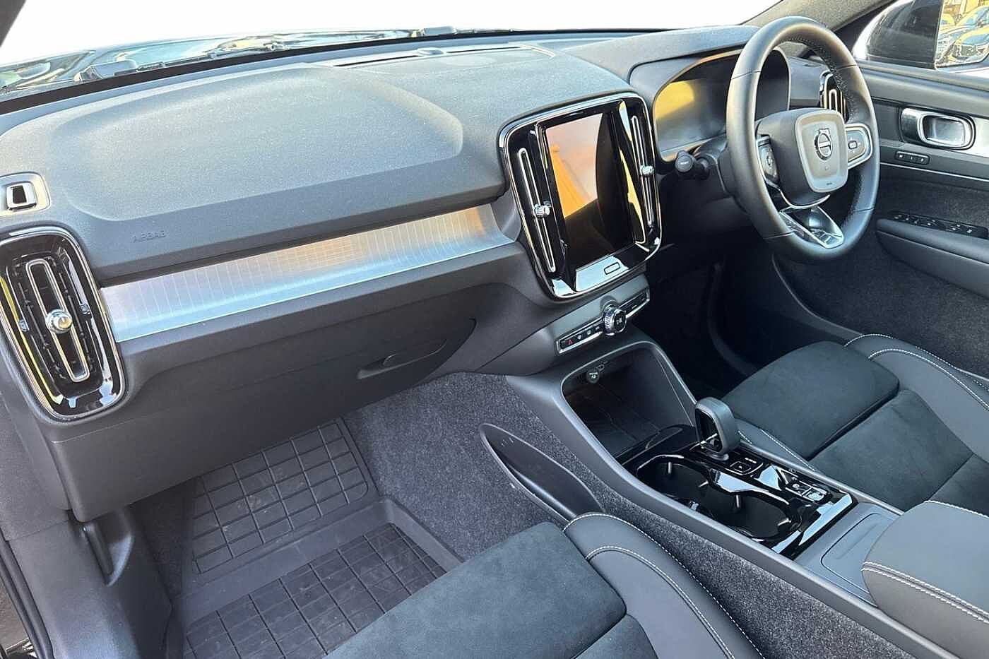 Used Volvo XC40 2025 for sale - 76614973: Photo 3