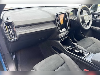 Used Volvo XC40 2024 for sale - 75467420: Photo