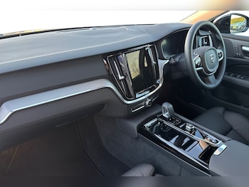 Used Volvo V60 2024 for sale - 75467745: Photo