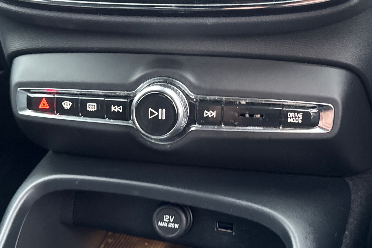 Used Volvo XC40 2021 for sale - 76302423: Photo 14