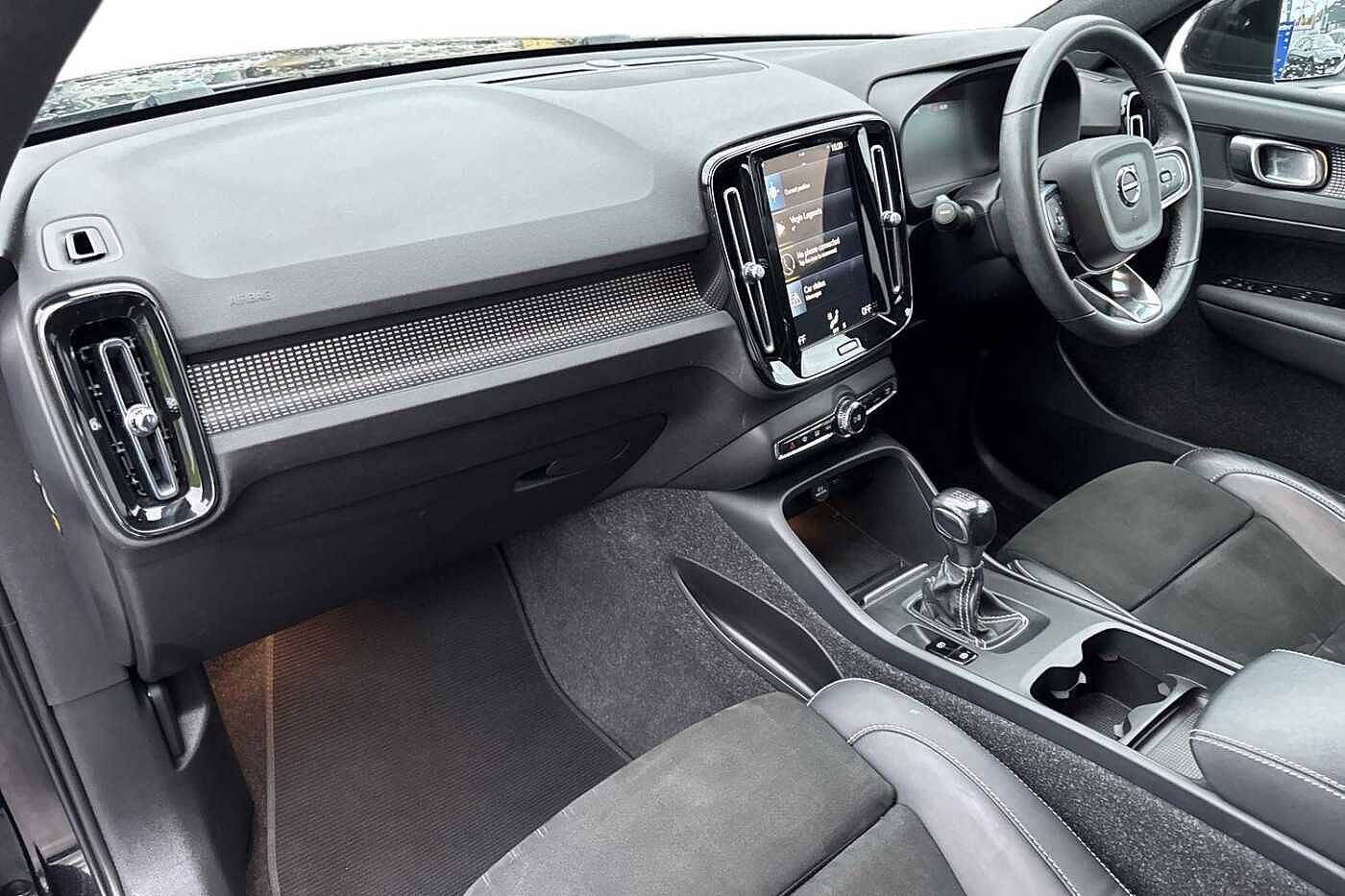 Used Volvo XC40 2021 for sale - 76302423: Photo 2