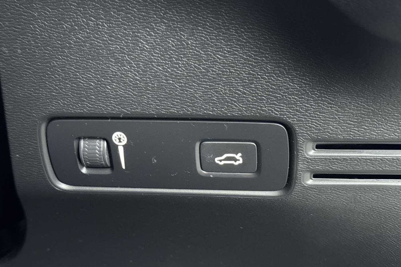 Used Volvo XC40 2021 for sale - 76302423: Photo 30