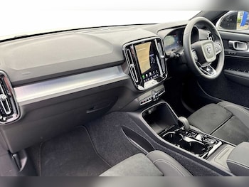 Used Volvo XC40 2026 for sale - 79354941: Photo
