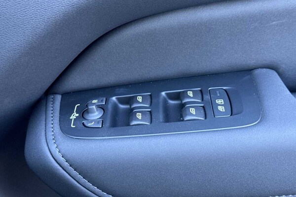 Used Volvo XC60 2025 for sale - 76079269: Photo 31