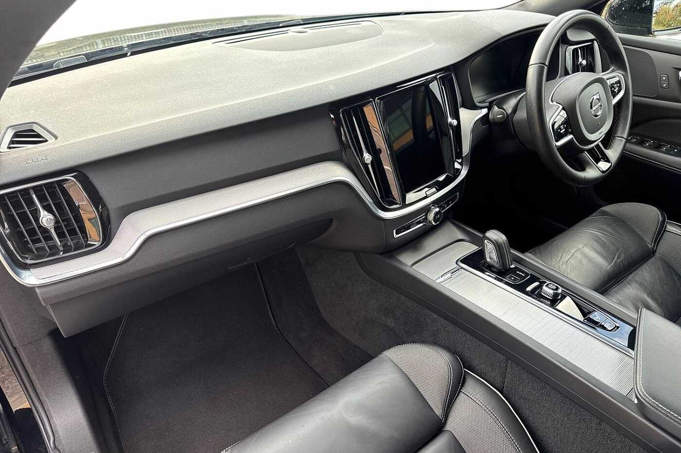 Used Volvo V60 2021 for sale - 76344161: Photo 2