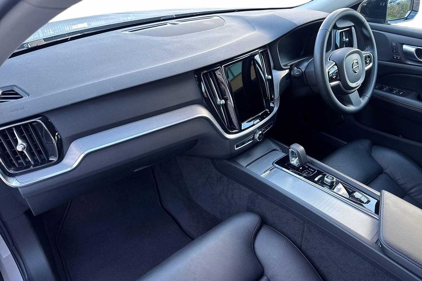 Used Volvo V60 2023 for sale - 76749949: Photo 2