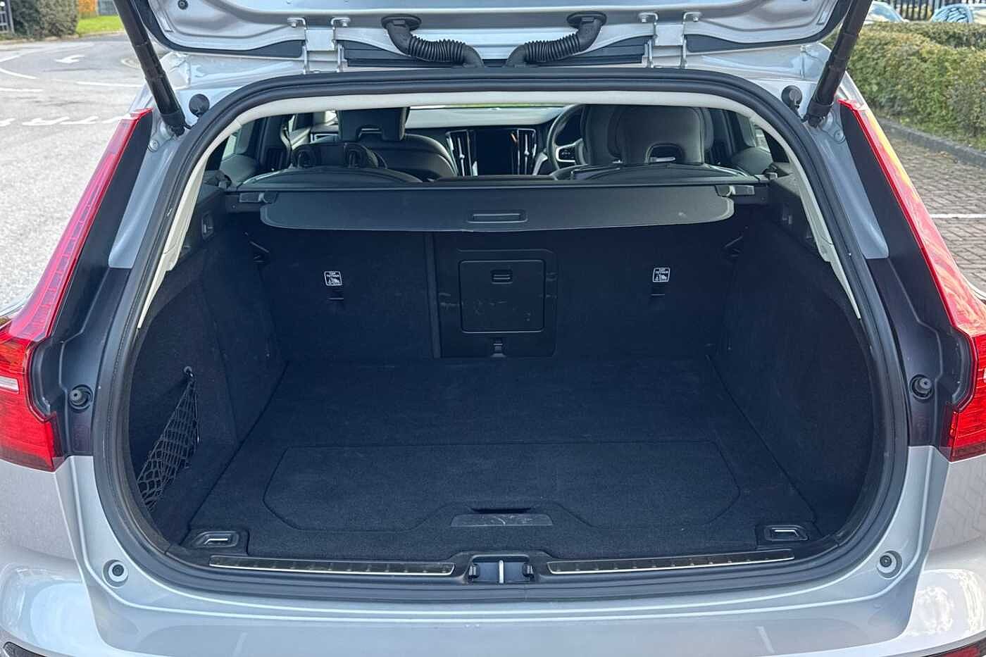 Used Volvo V60 2023 for sale - 76749949: Photo 8