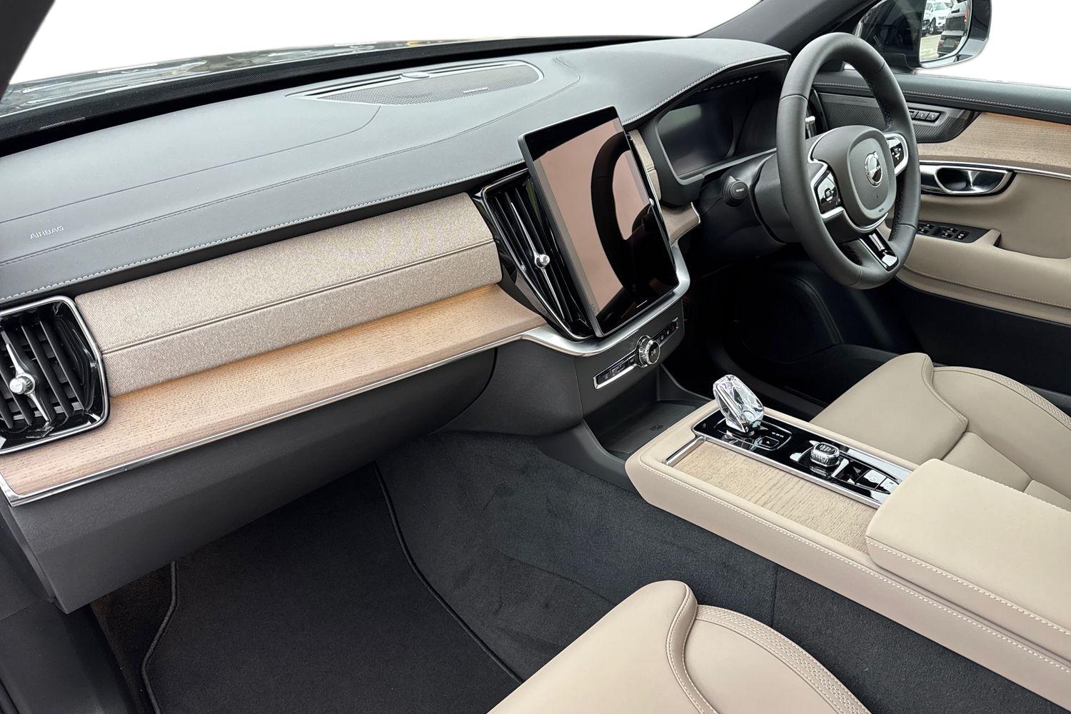 Used Volvo XC90 2025 for sale - 76738101: Photo 2