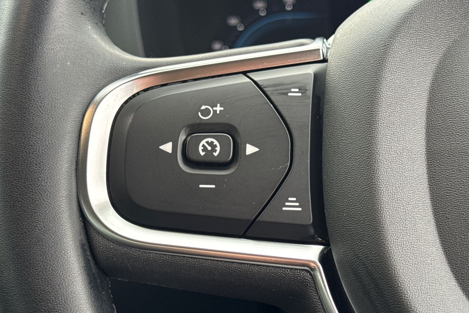 Used Volvo XC60 2023 for sale - 76854652: Photo 11