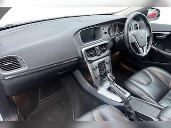 Used Volvo V40 2016 for sale - 77420427: Photo