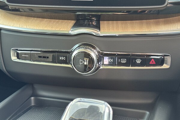 Used Volvo XC60 2025 for sale - 76079035: Photo 14