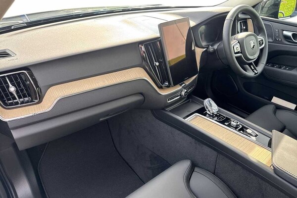 Used Volvo XC60 2025 for sale - 76079035: Photo 2