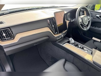 Used Volvo XC60 2025 for sale - 76079035: Photo 2