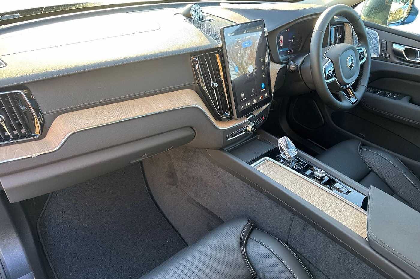 Used Volvo XC60 2025 for sale - 76738099: Photo 2