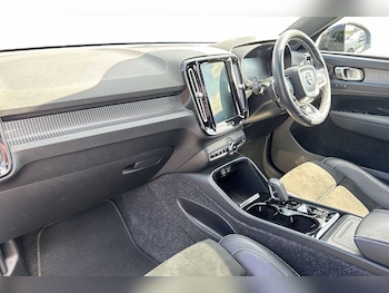 Used Volvo XC40 2018 for sale - 79317870: Photo
