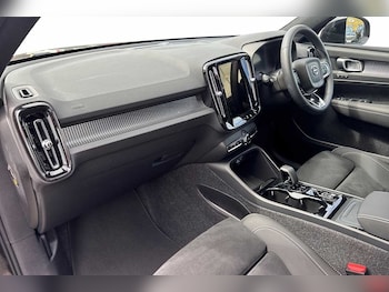 Used Volvo XC40 2025 for sale - 75467541: Photo