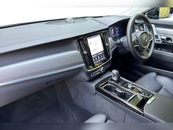 Used Volvo V90 2025 for sale - 79070952: Photo