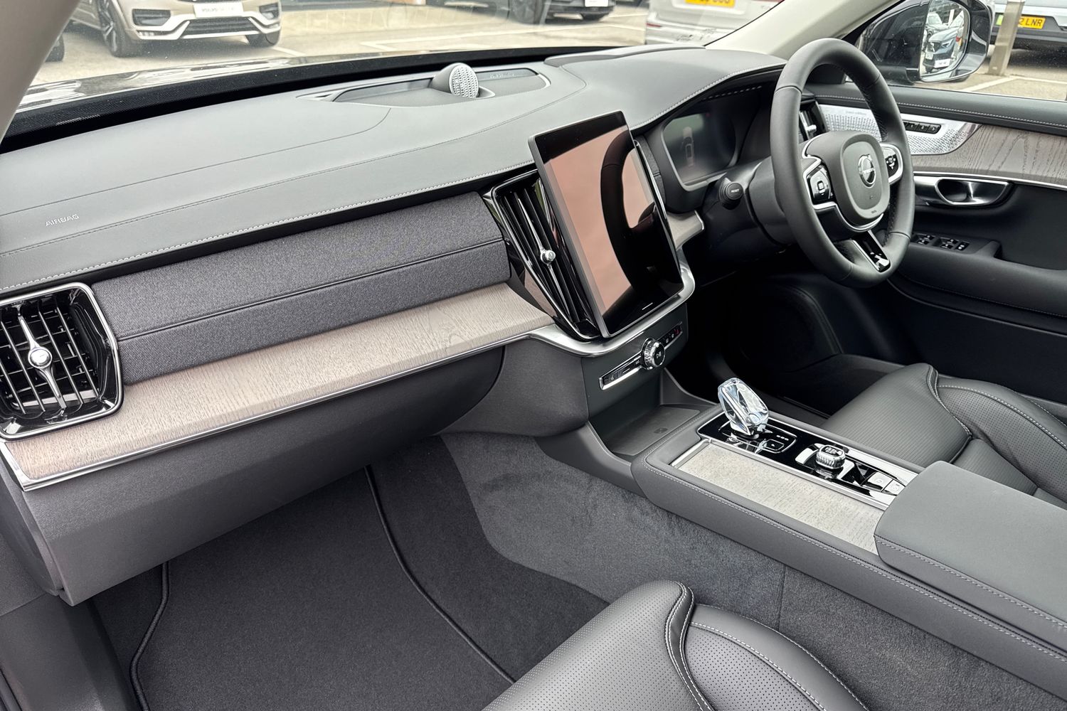 Used Volvo XC90 2025 for sale - 76079294: Photo 2