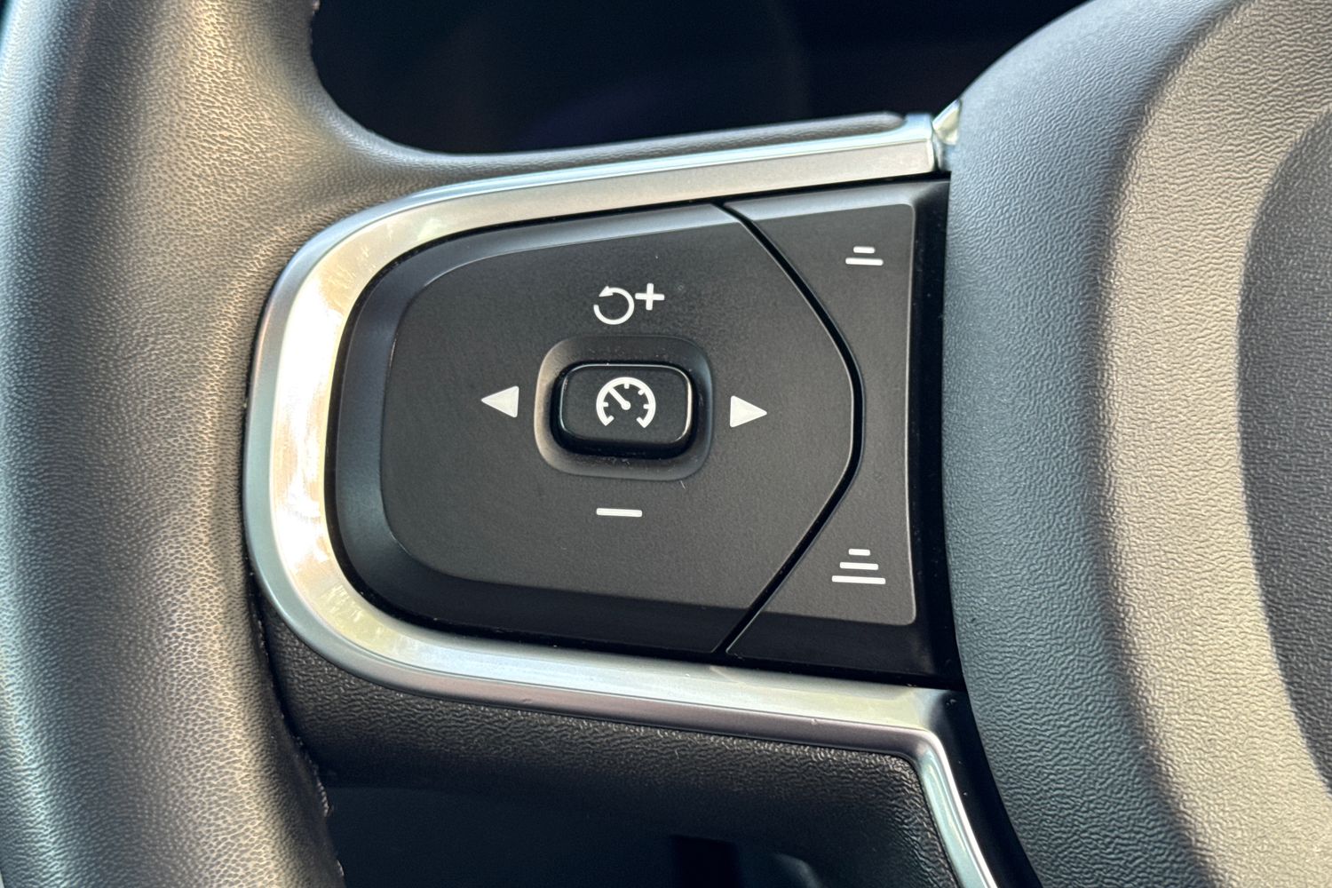 Used Volvo XC60 2021 for sale - 76208975: Photo 11