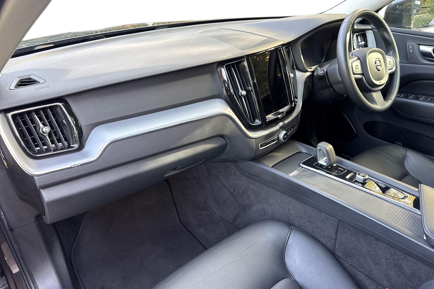 Used Volvo XC60 2021 for sale - 76208975: Photo 2