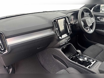 Used Volvo XC40 2025 for sale - 76221697: Photo 2