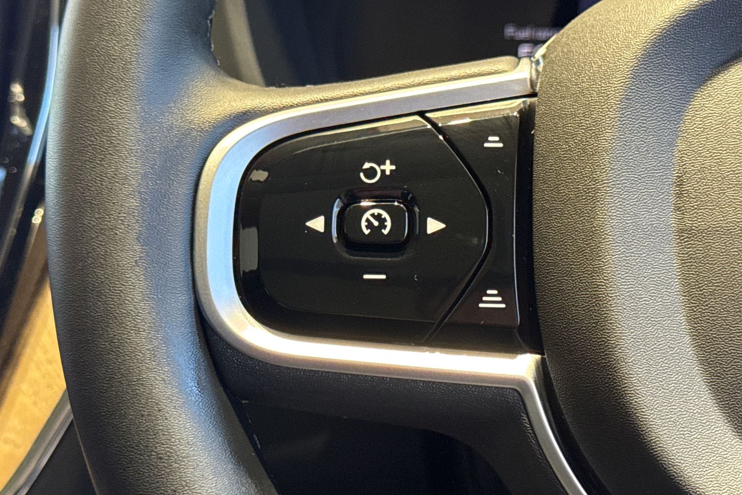 Used Volvo XC60 2025 for sale - 76738100: Photo 11