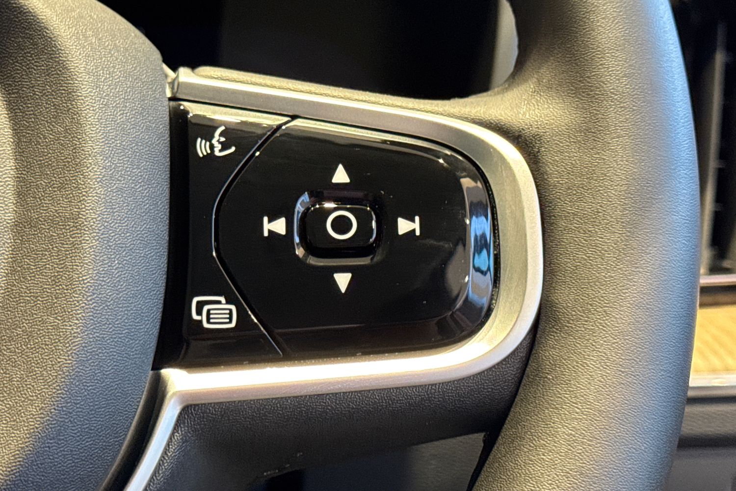 Used Volvo XC60 2025 for sale - 76738100: Photo 12