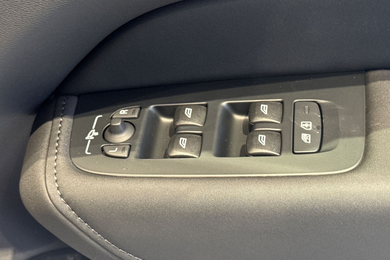 Used Volvo XC60 2025 for sale - 76738100: Photo 35