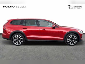 Used Volvo V60 2022 for sale - 75467742: Photo
