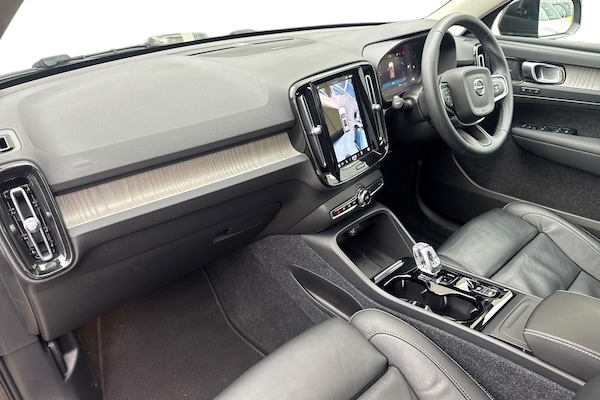 Used Volvo XC40 2022 for sale - 75829288: Photo 2
