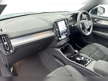 Used Volvo XC40 2025 for sale - 76881673: Photo