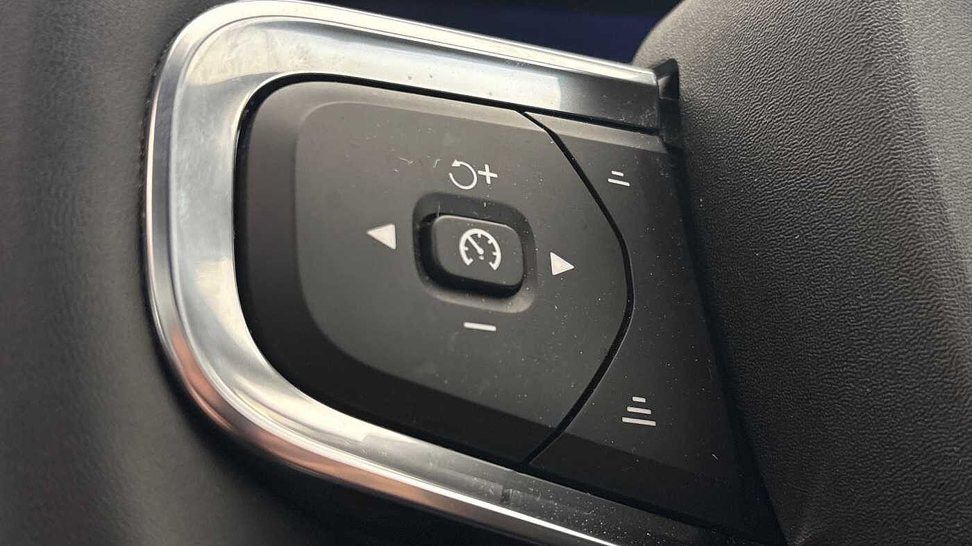 Used Volvo XC40 2022 for sale - 77532077: Photo 31