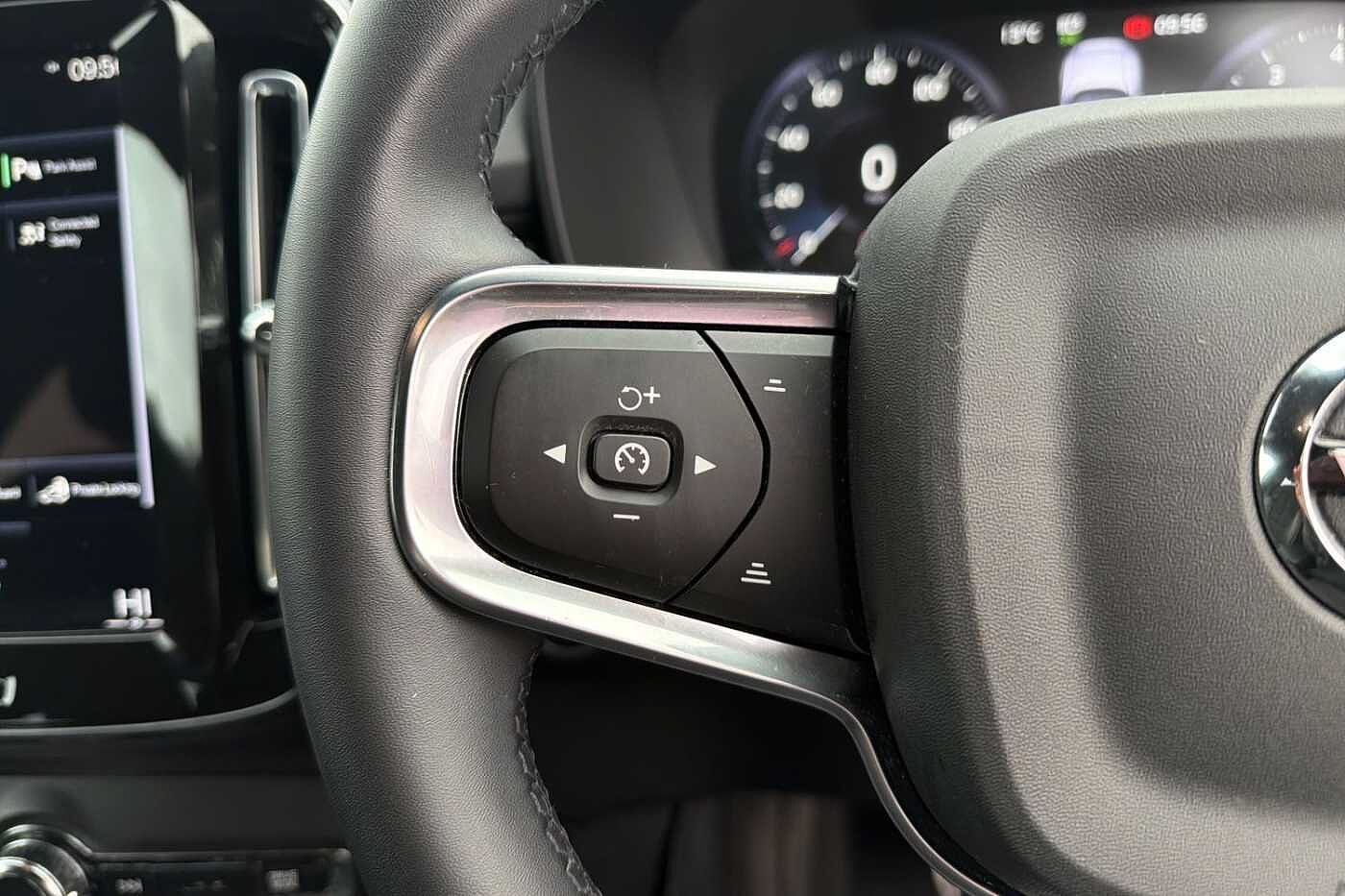 Used Volvo XC40 2021 for sale - 76302312: Photo 11