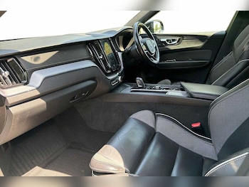 Used Volvo XC60 2019 for sale - 78701155: Photo