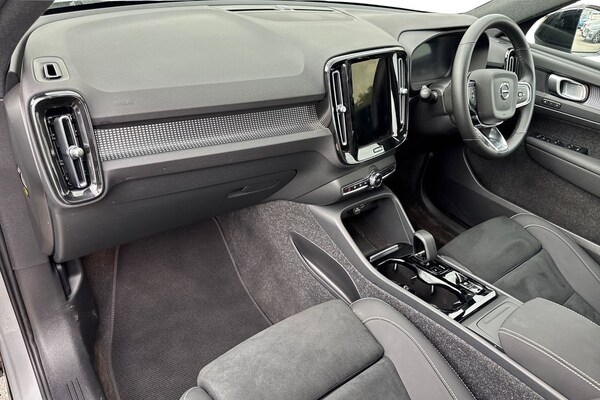 Used Volvo XC40 2024 for sale - 75467241: Photo 2