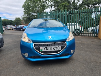Used Peugeot 208 2013 for sale - 79347379: Photo