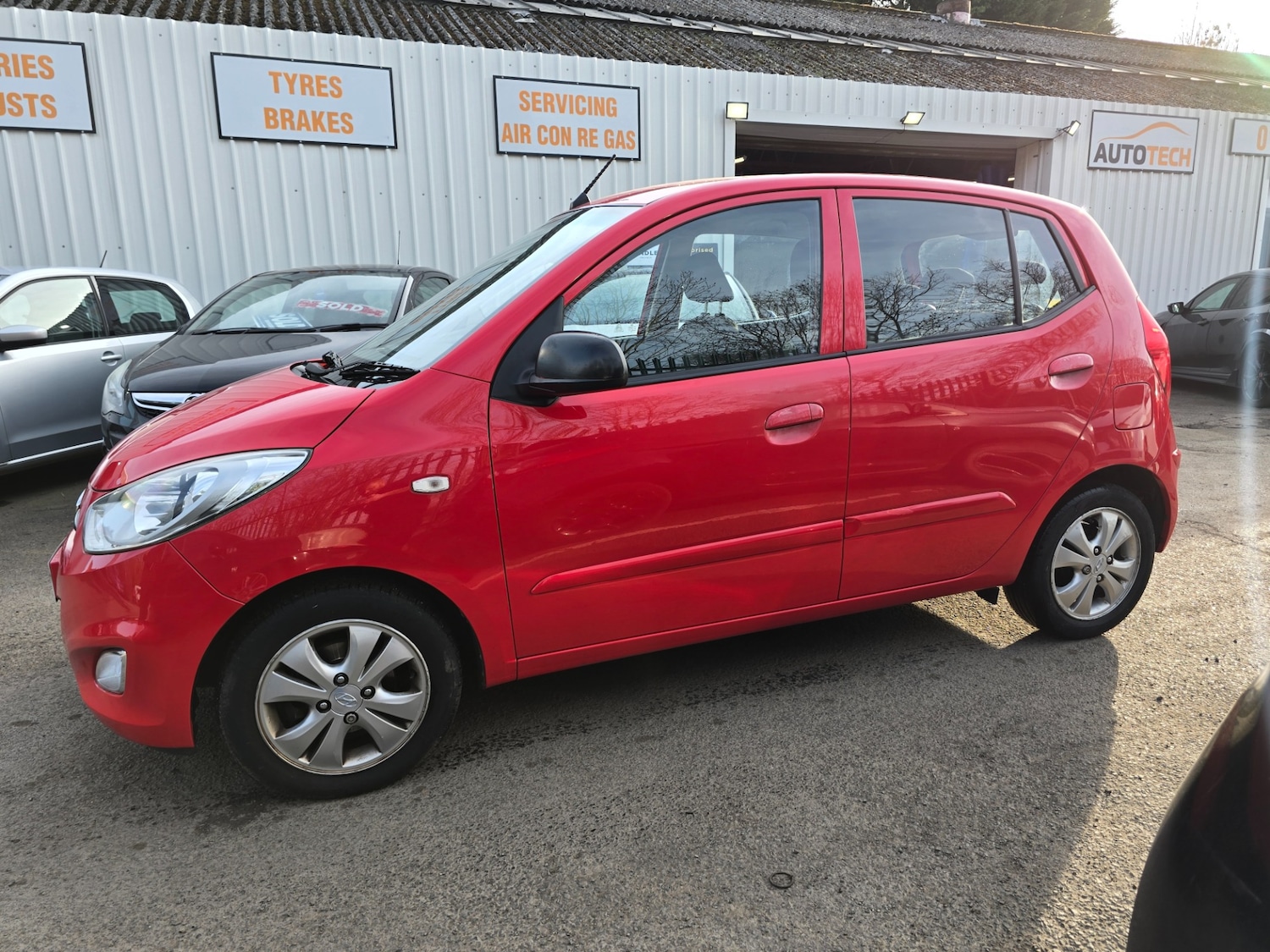 Used Hyundai i10 2013 for sale - 77954449: Photo 2