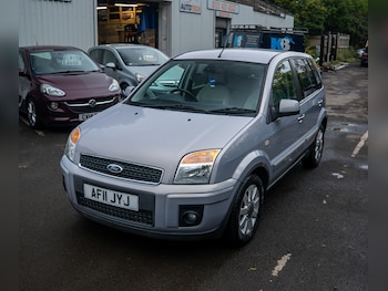 2011 (11) - 1.6 Titanium 5dr