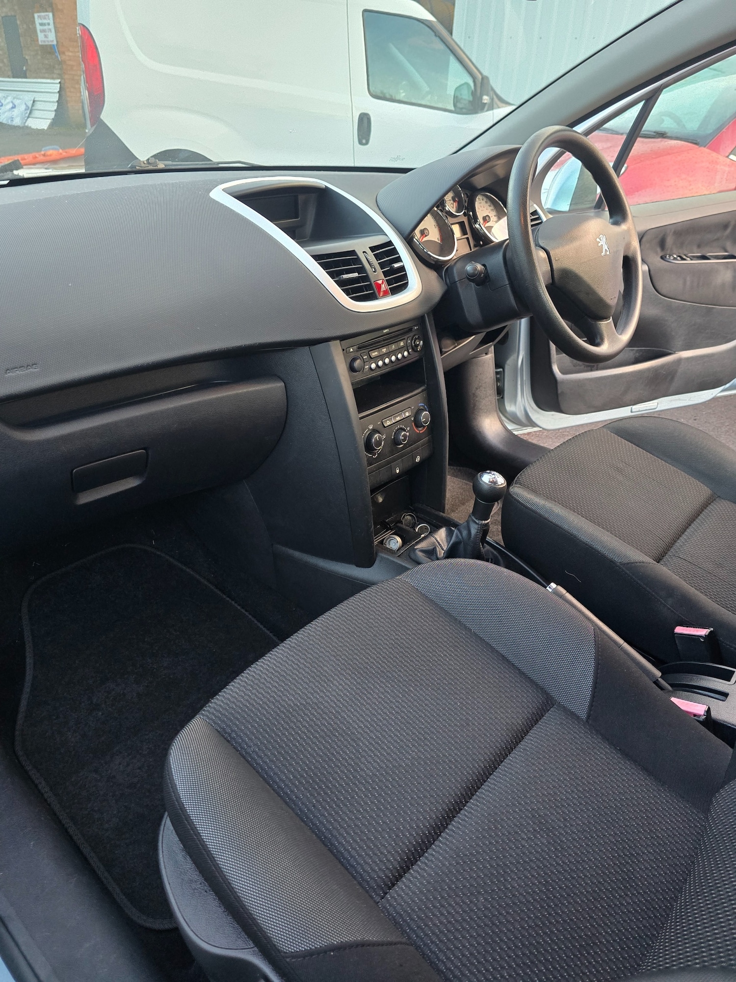 Used Peugeot 207 2009 for sale - 76738719: Photo 14