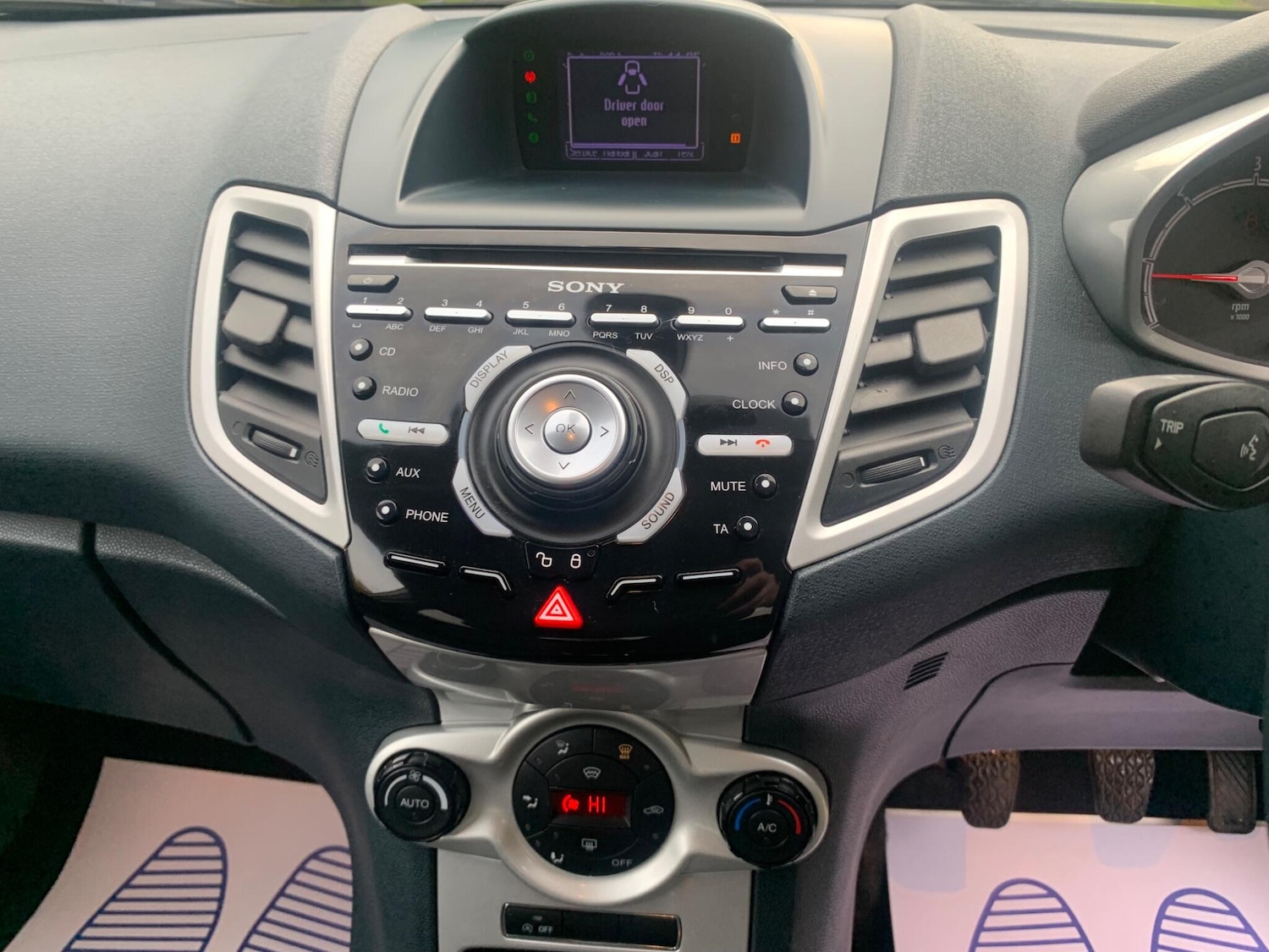 Used Ford Fiesta 2012 for sale - 76633578: Photo 21