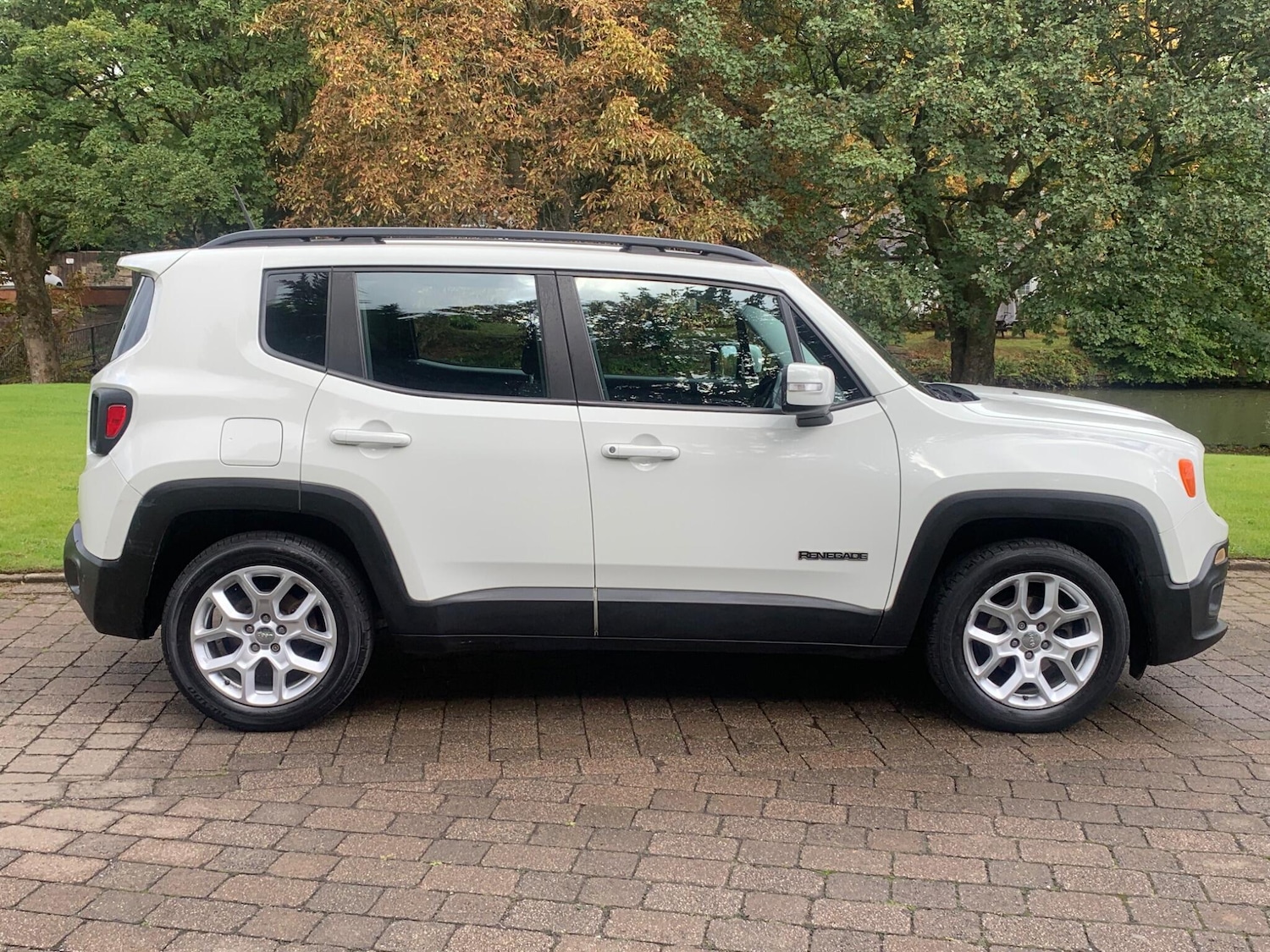 Used Jeep Renegade 2016 for sale - 76632820: Photo 8