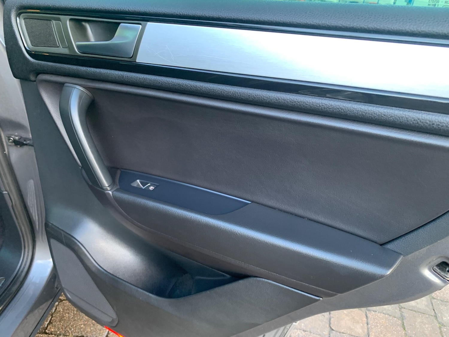 Used Volkswagen Touareg 2012 for sale - 77109072: Photo 47