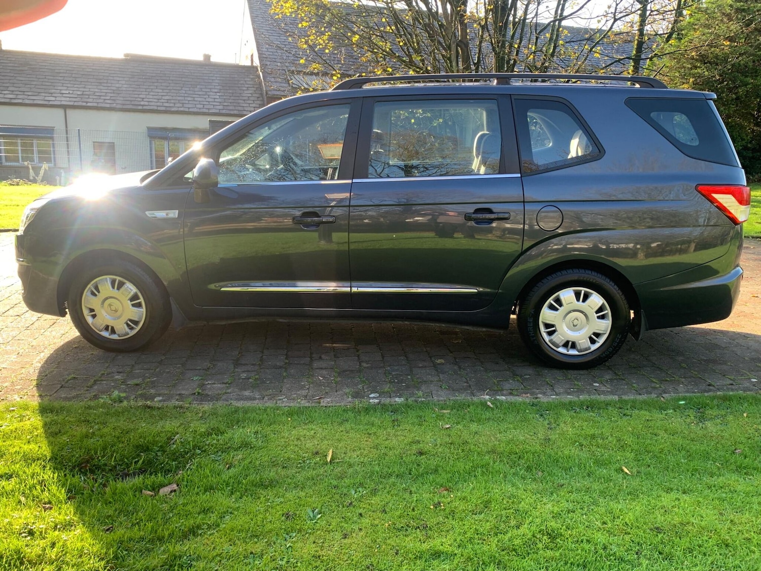 Used Ssangyong Turismo 2018 for sale - 76952610: Photo 11