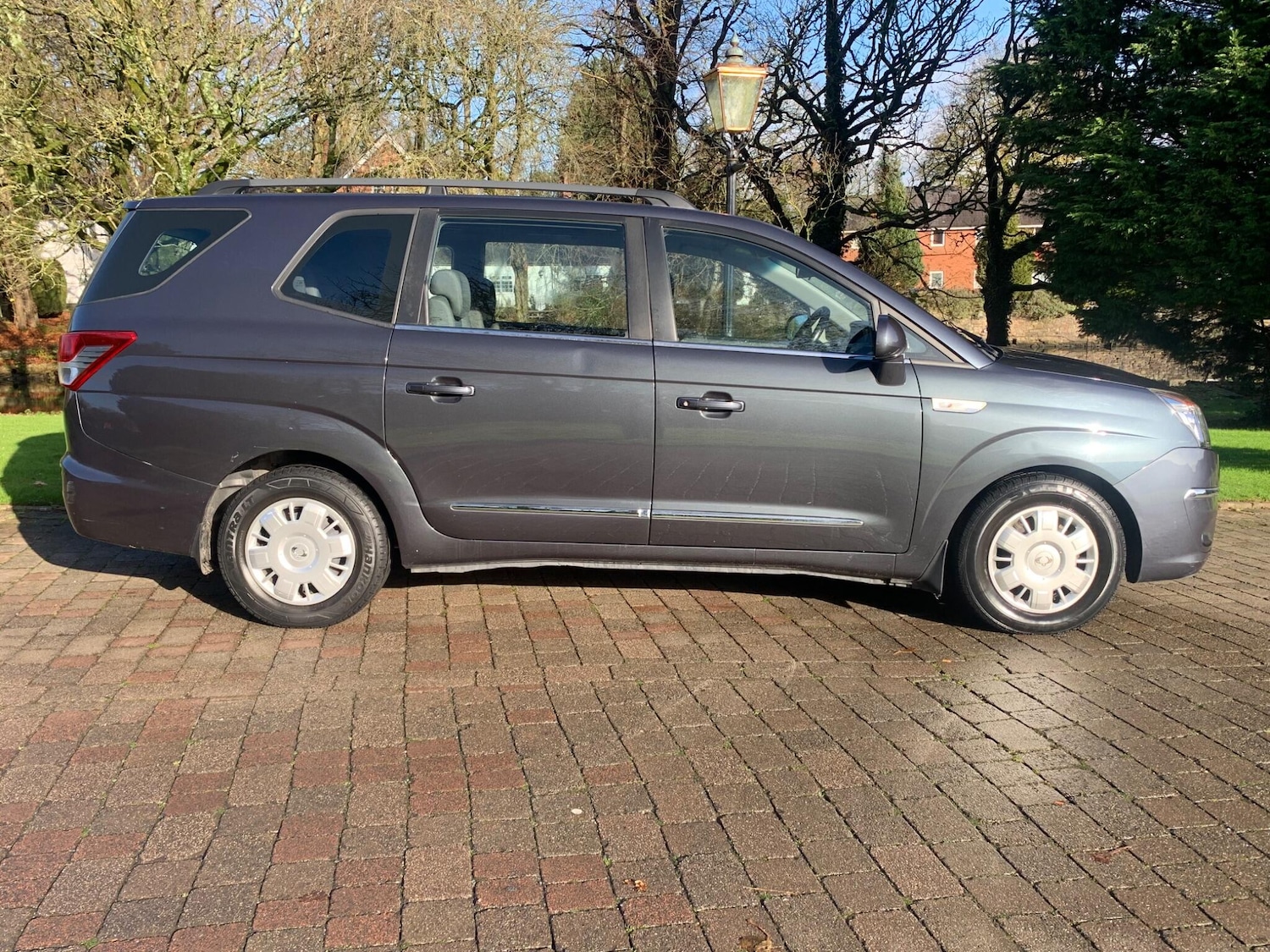 Used Ssangyong Turismo 2018 for sale - 76952610: Photo 13