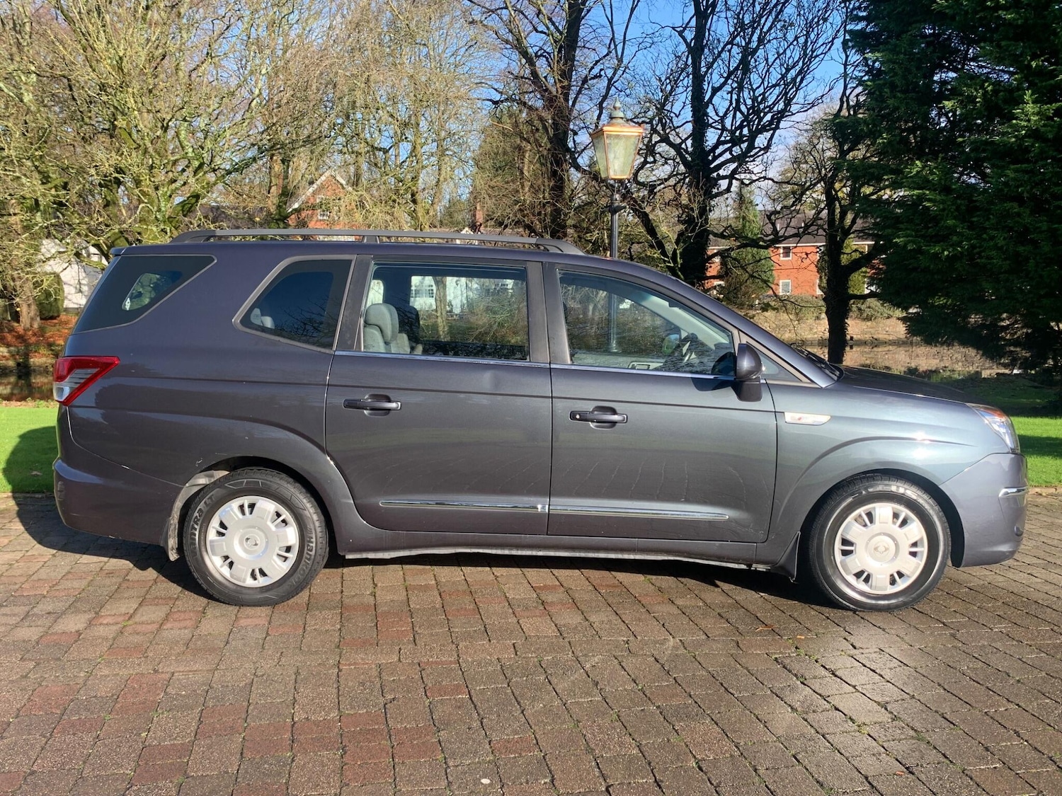 Used Ssangyong Turismo 2018 for sale - 76952610: Photo 14
